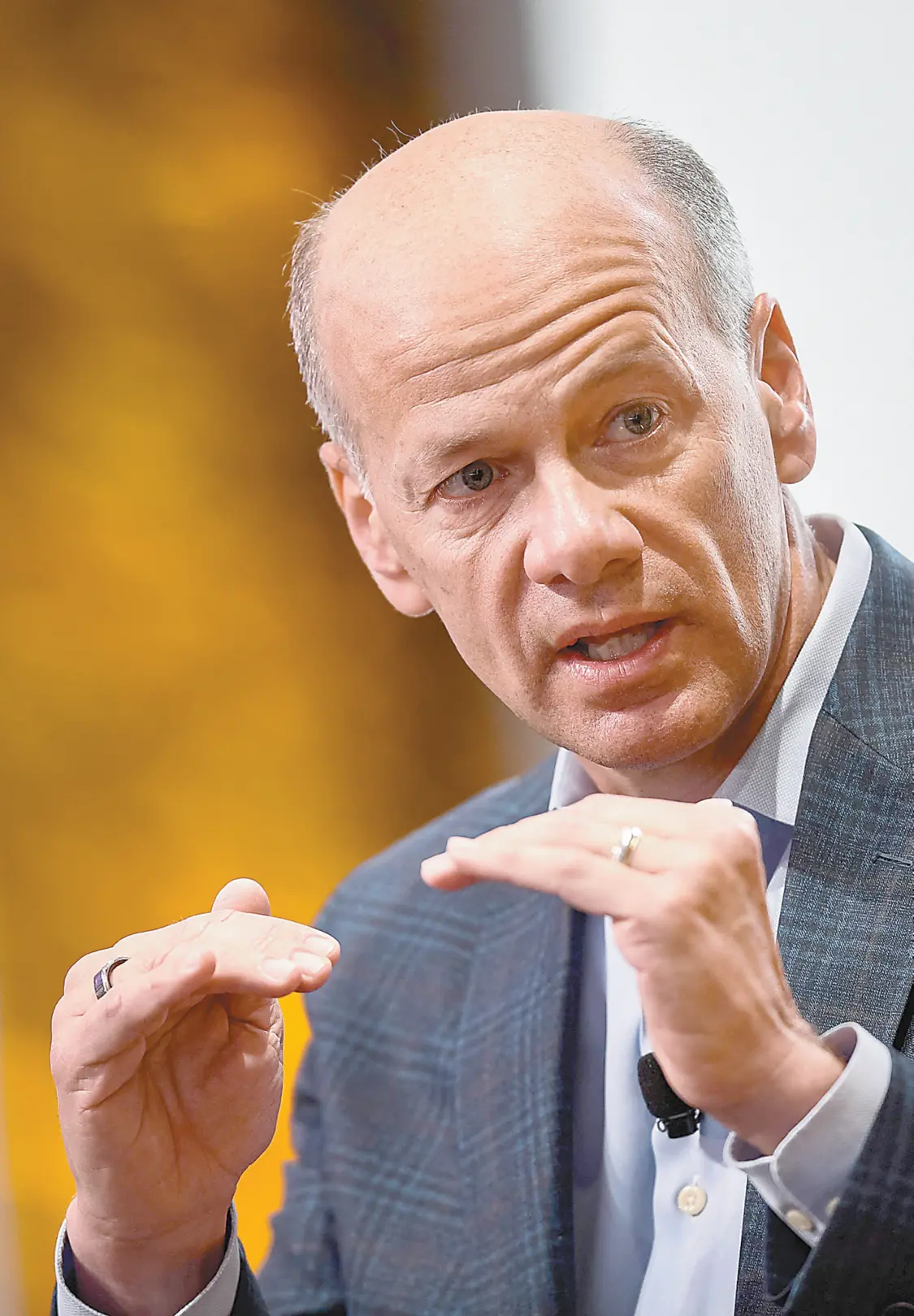 重庆时时彩：聚焦科技引来关注 提前套现受到质疑 硅谷银行在他手中坠落