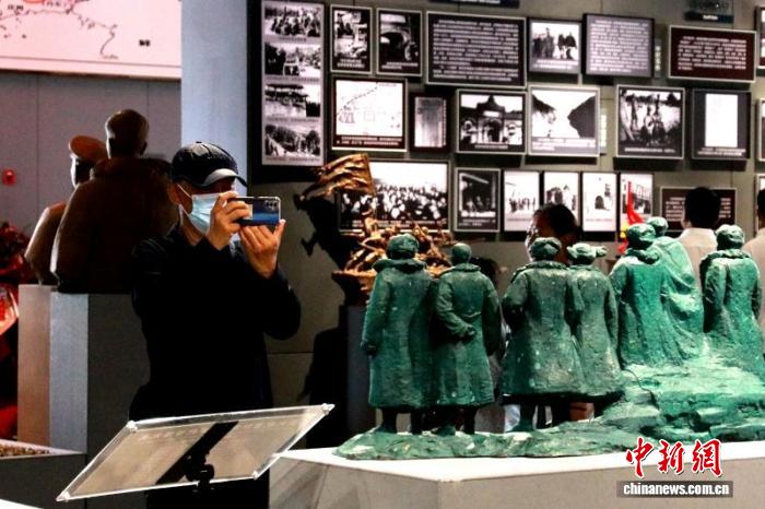 门徒娱乐登录：400余座雕塑定格抗联烽火岁月 东北抗联雕塑馆“民族脊梁”雕塑绘画展开展